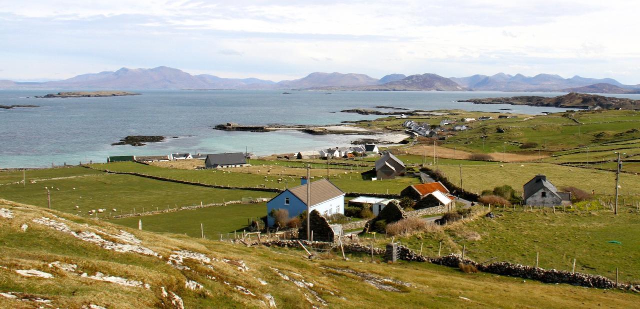 Dolphin Hotel Inishbofin Exterior photo